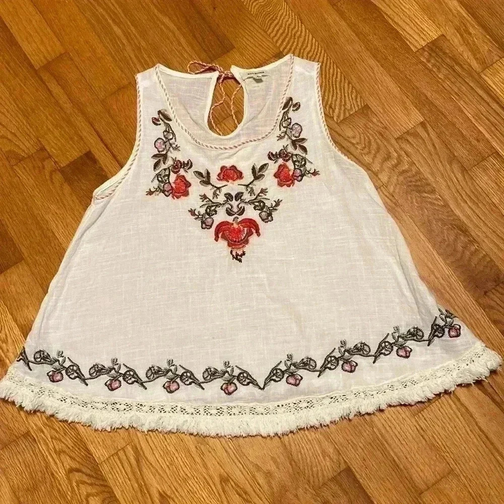 Max Studio Embroidered Sleeveless Boho Shirt Top in a size Small.